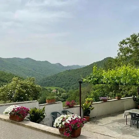 Inviting In Amidst Hills 別荘